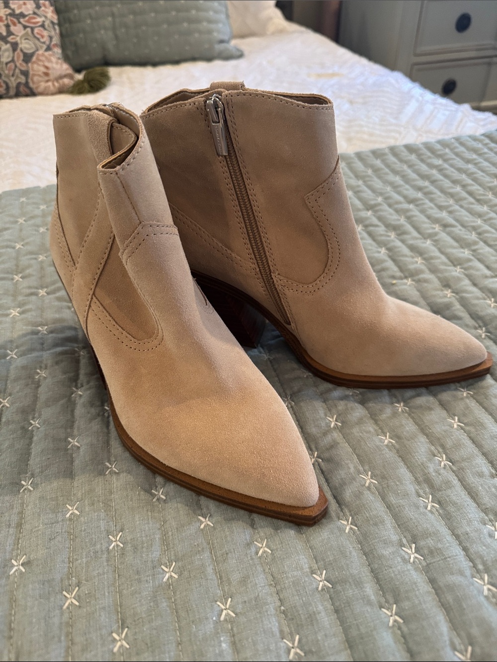 EUC Vince Camuto Suede Ankle Boots - Size 7